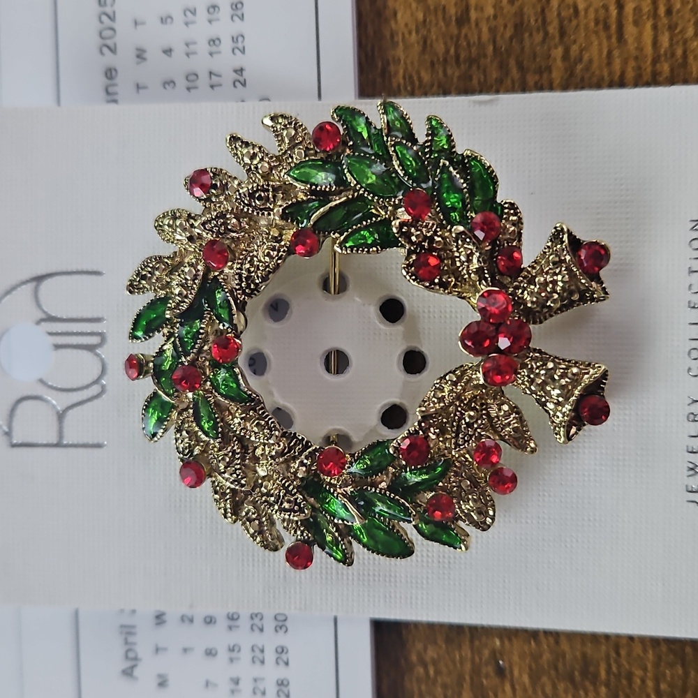 Wreath Shaped Pin